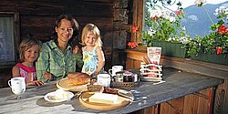 Vor der Wanderung gemütlich auf der Alm frühstücken